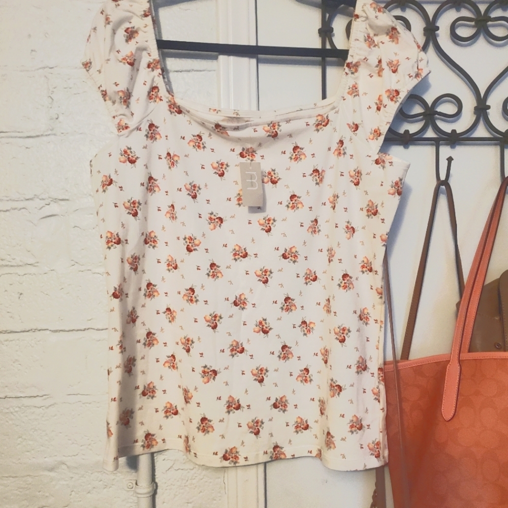 FLORAL TOP NWT